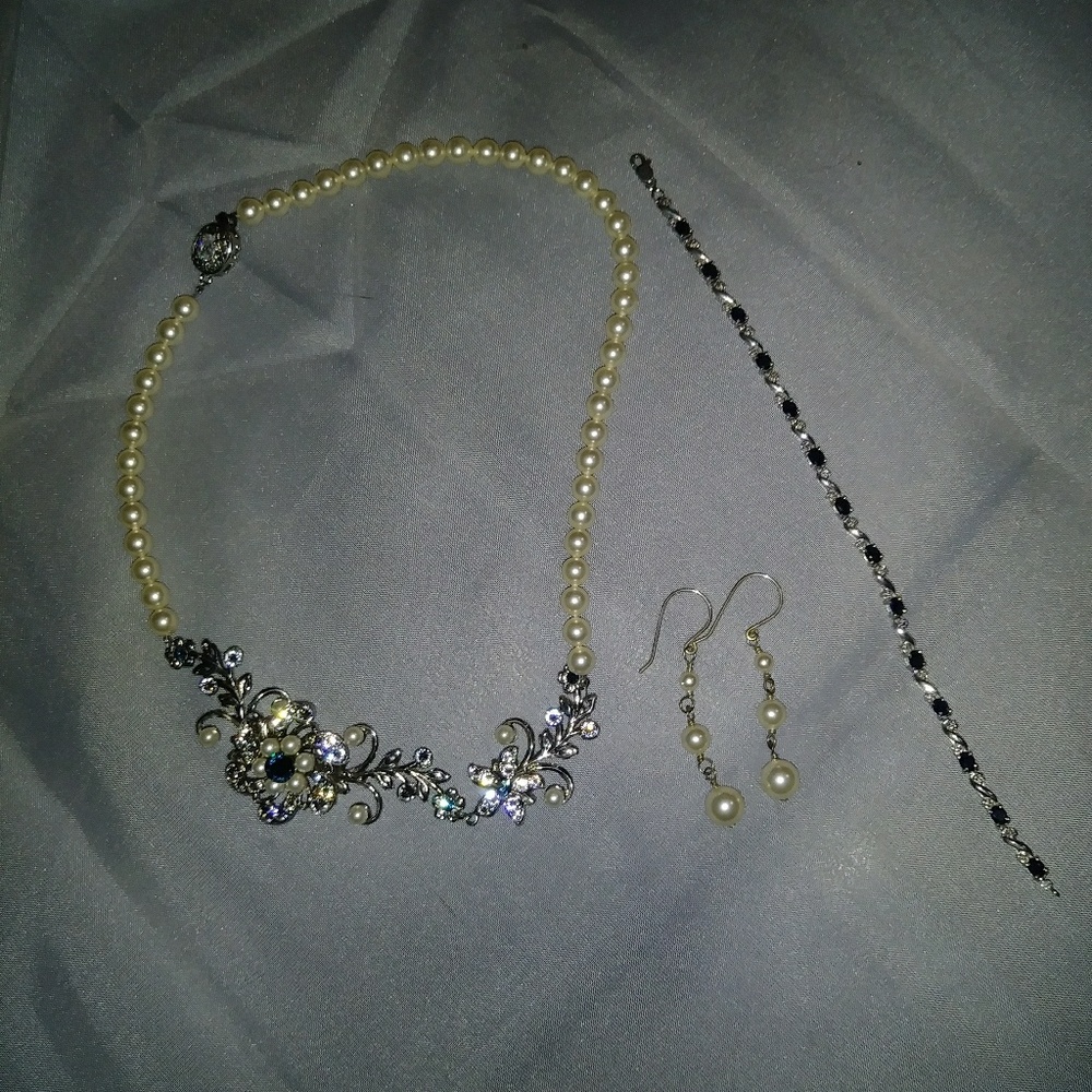 Pearl necklace with flower, earrings and bracelet - Picture 2 of 4